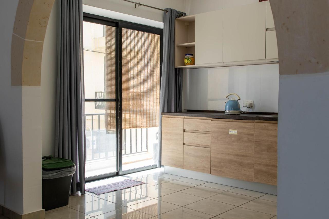 Spacious 3-Bedroom Apartment 30 Seconds From Sea Marsaskala Extérieur photo