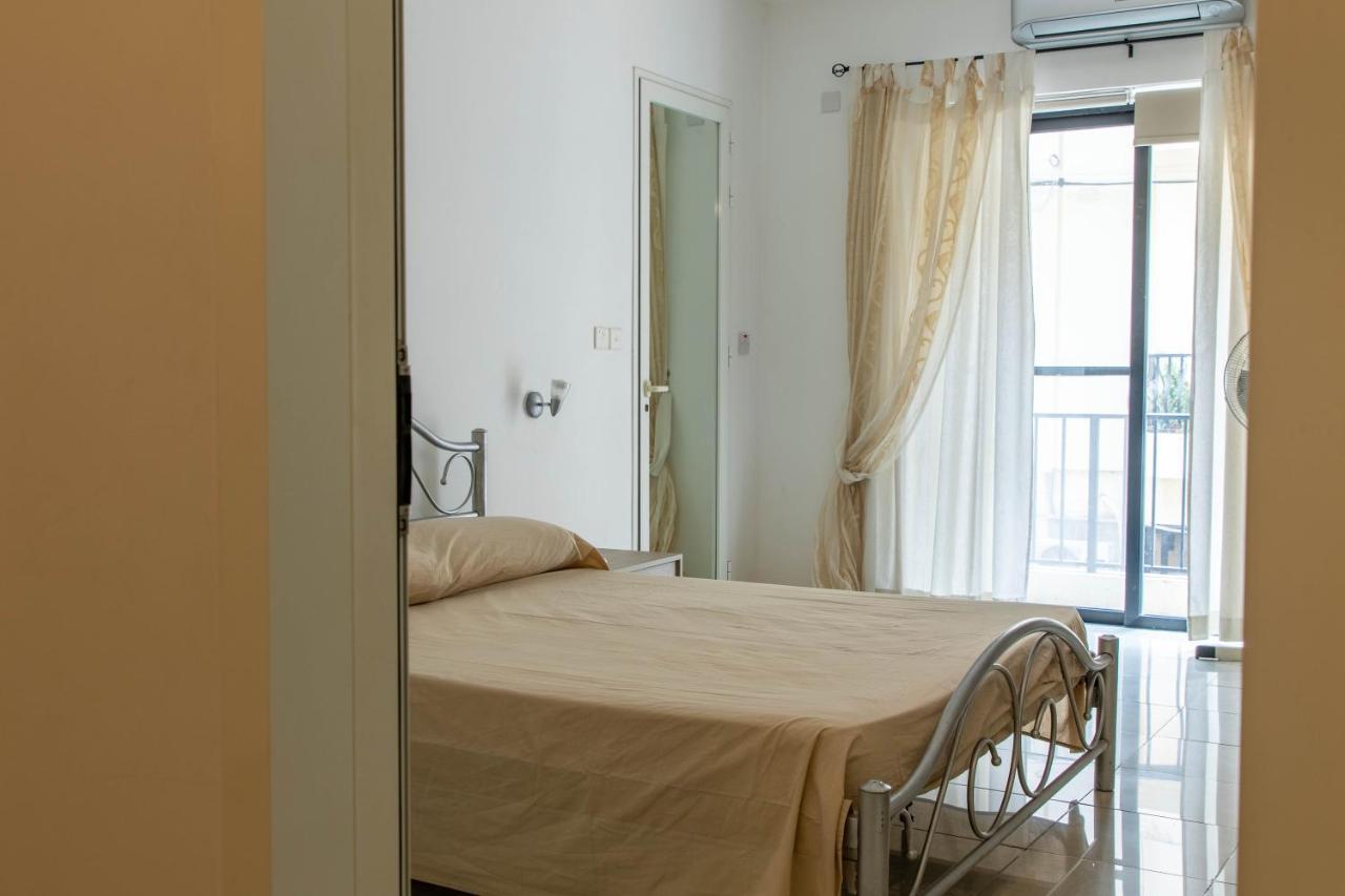 Spacious 3-Bedroom Apartment 30 Seconds From Sea Marsaskala Extérieur photo